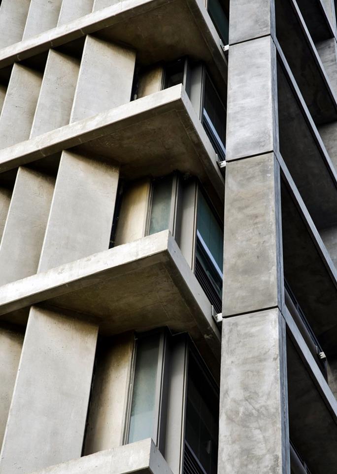 מסגרת חלון מבטון אדריכלי