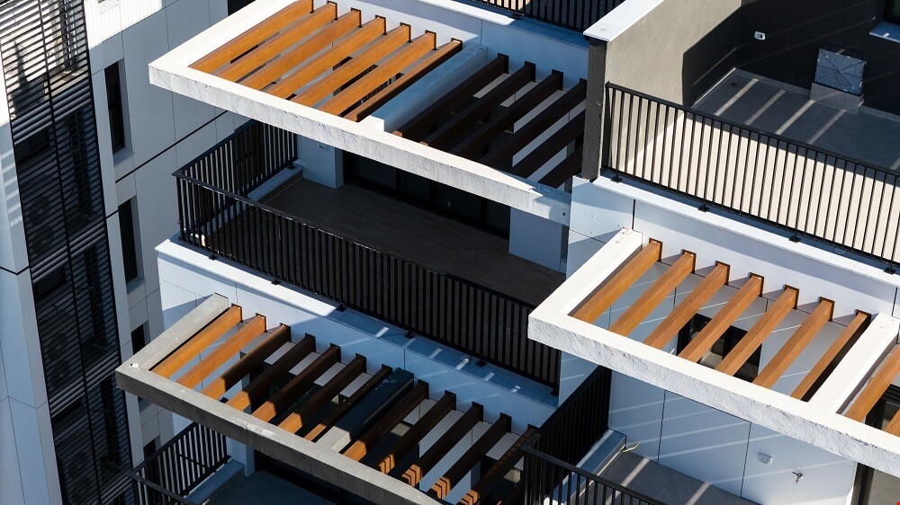 הצללה בין קורות בטון - פרויקט דב גרונר פתח תקווה- קטה גרופ