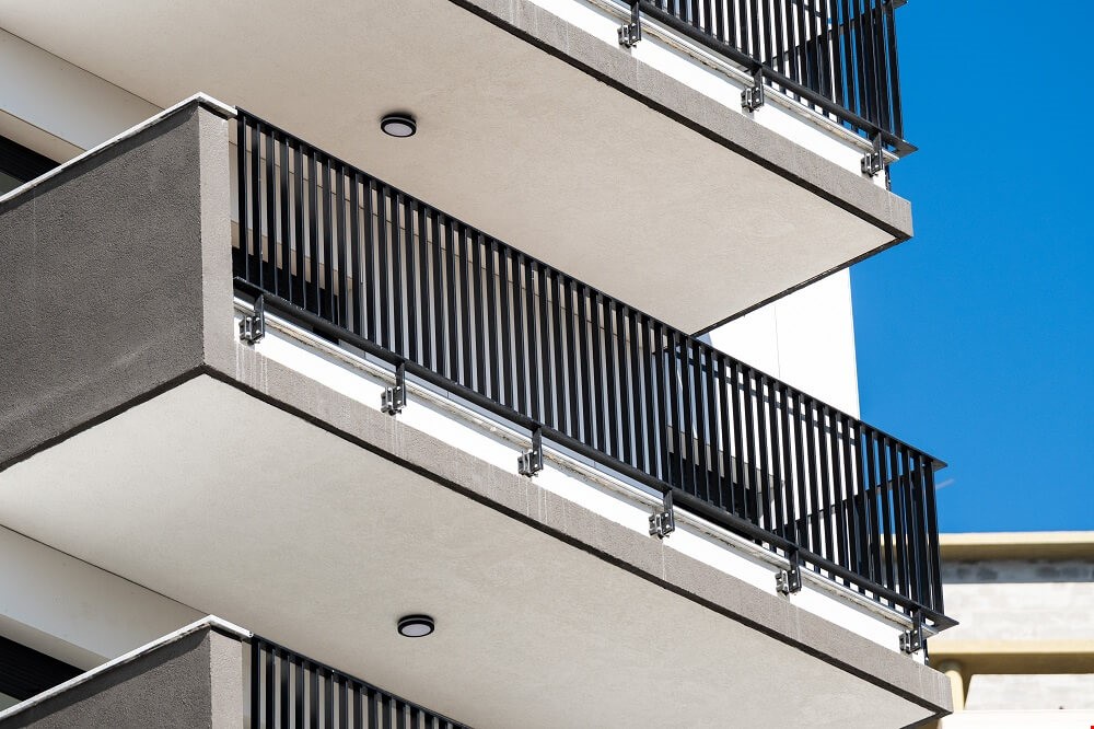 מעקות חוץ אלומיניום דמוי פלדה - פרויקט דב גרונר, פת-קטה גרופ 2