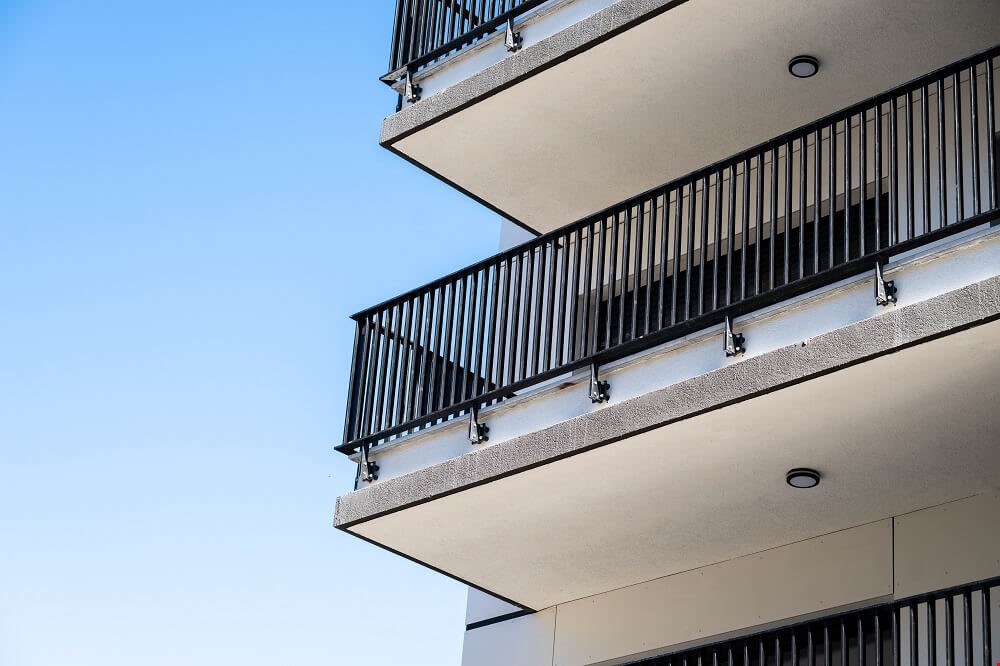 מעקות חוץ אלומיניום דמוי פלדה - פרויקט דב גרונר, פת-קטה גרופ