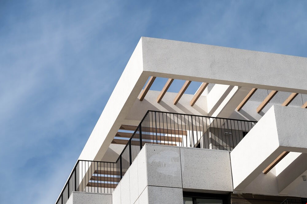 הצללה בין קורות בטון - פרויקט המסילה הרצליה