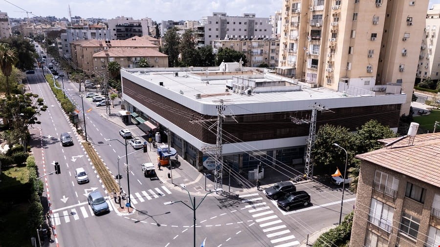 חיפוי אלומיניום במבנה מסחרי - קבוצת אלוקל