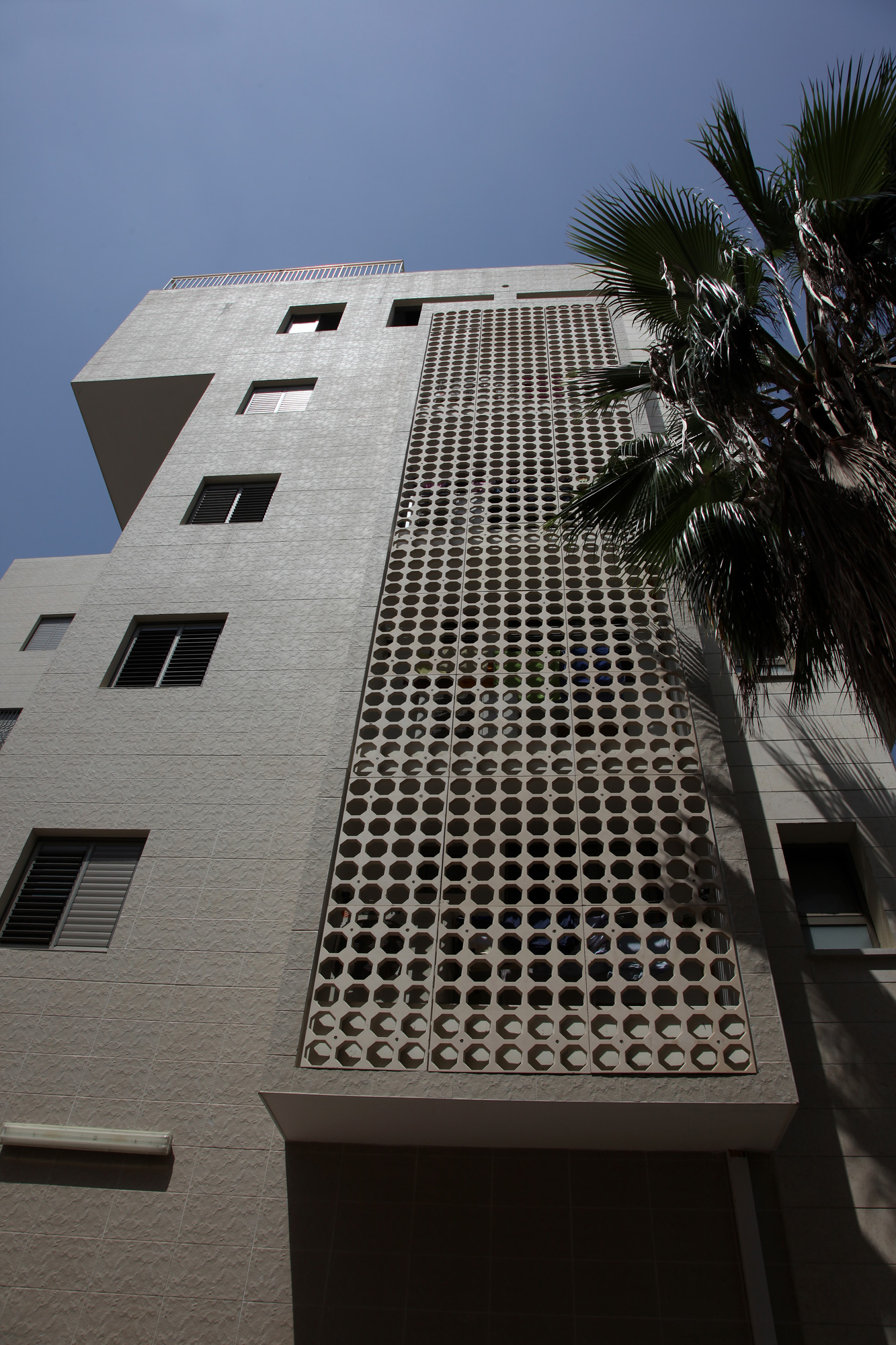 משרביות כמסתור לבניין