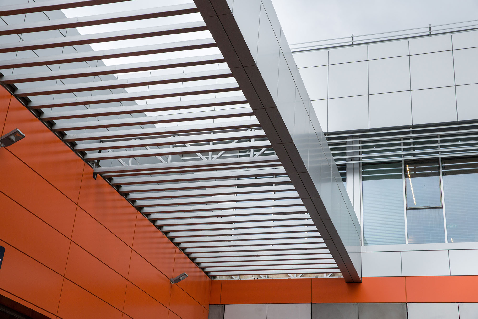 הצללה מאלומיניום