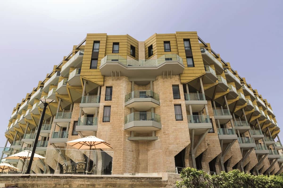 חיפוי אלוקובונד מרוכב למרפסות מלון ענבל ירושלים