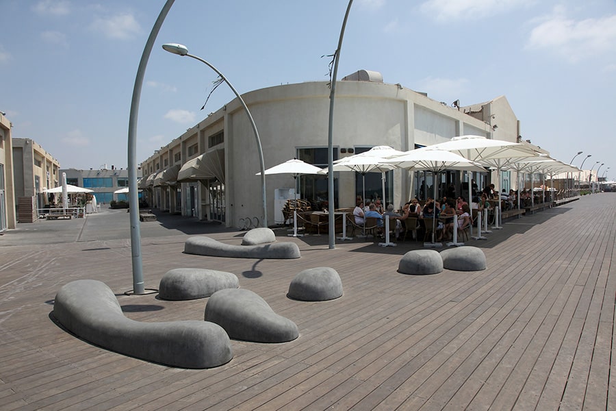 ספסלי בטון בנמל תל אביב