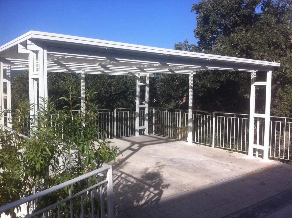 פרגולה לחניה