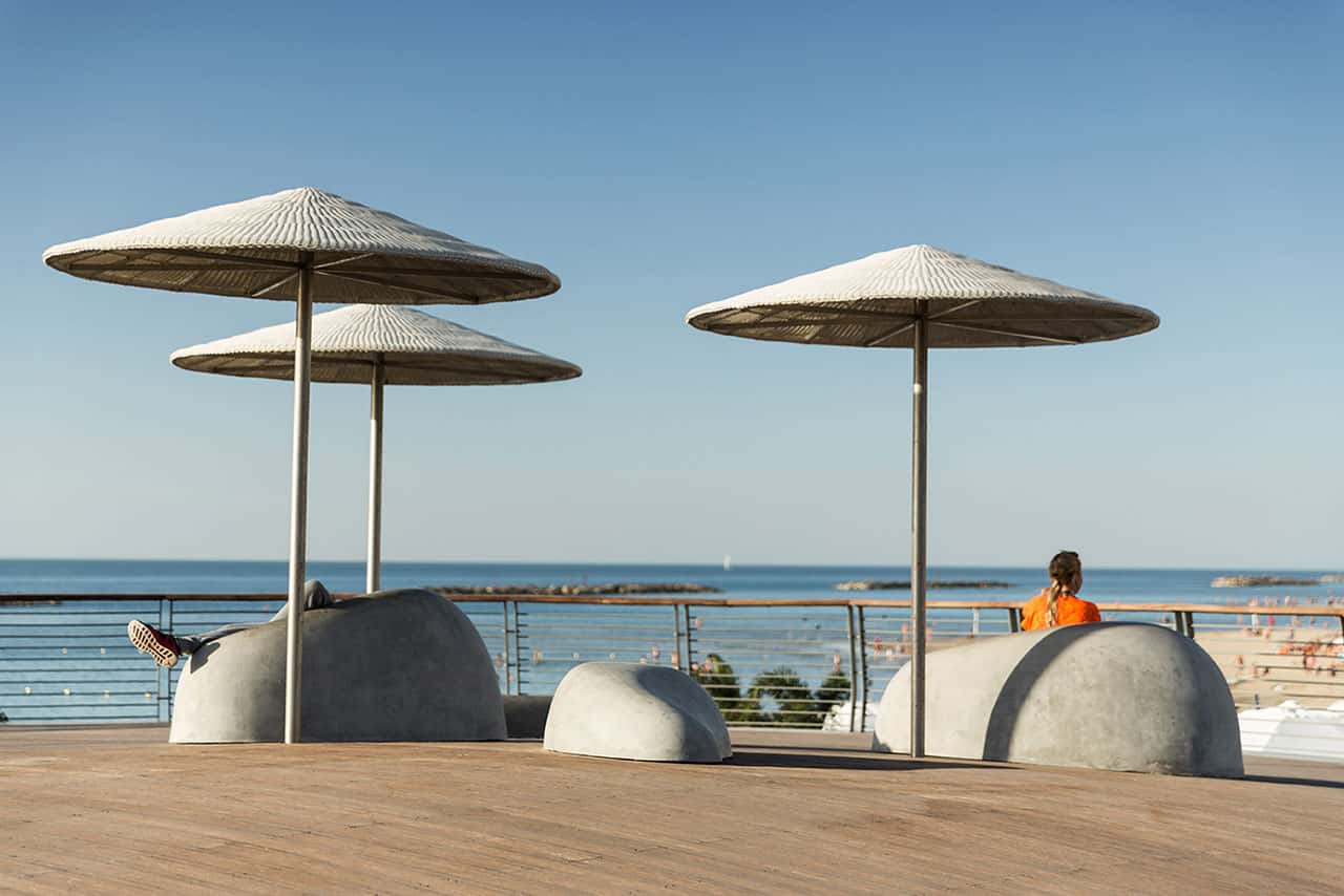 ריהוט רחוב בנמל תל אביב